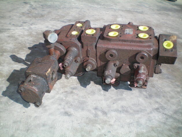 POCLAIN  170CKB - 774532 - SWING CONTROL VALVE & TRAVEL FDG3H19A - Image 4