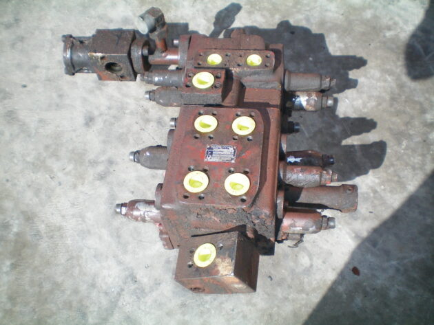 POCLAIN  170CKB - 774532 - SWING CONTROL VALVE & TRAVEL FDG3H19A