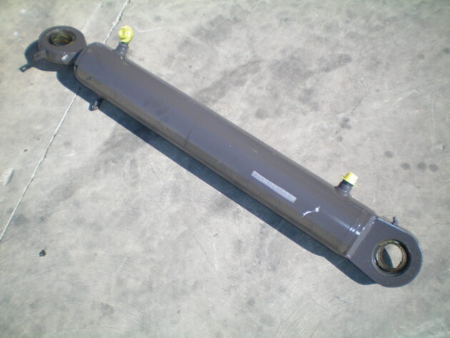 VOLVO   L35B  ZM2808057 / ZM2808062 - BOTELLA DE VOLTEO