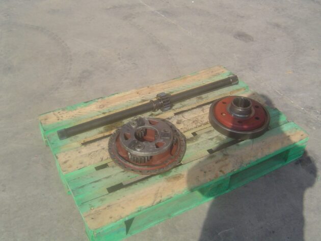 VOLVO  L90  4870231 - TAPA REDUCTORA TRASERA - Imagen 2