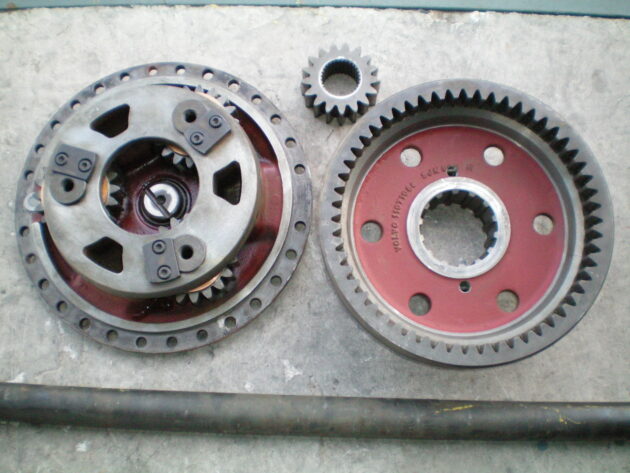 VOLVO  L90  11034245 / 4870239 - TAPA, CORONA, PIÑÓN Y PALIER TRASERO - Imagen 3