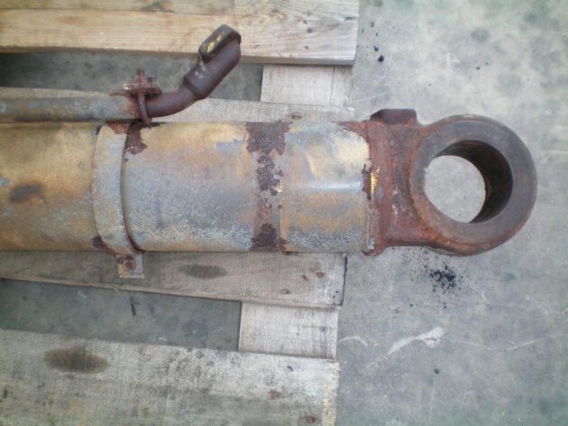 VOLVO  L90C  11088764 - BOTELLA DE ELEVACIÓN PALA - Imagen 4