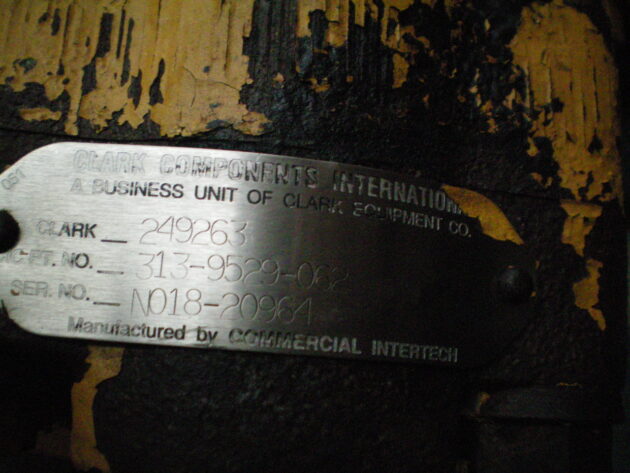 VOLVO  L330C  11700112 - BOMBA DE FRENO CLARK - Imagen 5