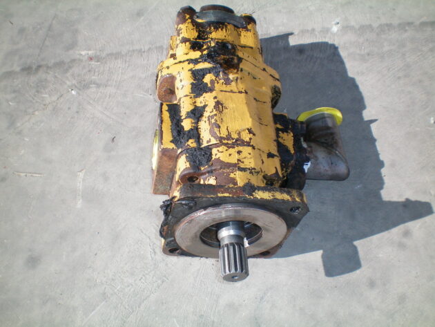 VOLVO  L330C  11700112 - BOMBA DE FRENO CLARK