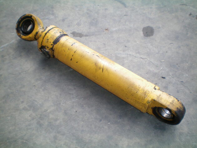 VOLVO   L330C  11107381 - BOTELLA DE DIRECCIÓN - Imagen 4