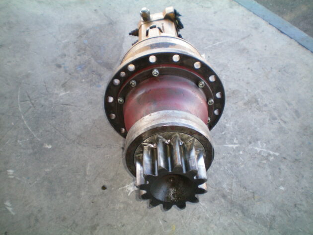 FURUKAWA   W630E  80326401-521B030242 - REDUCTOR DE GIRO CON MOTOR DE GIRO - Imagen 3