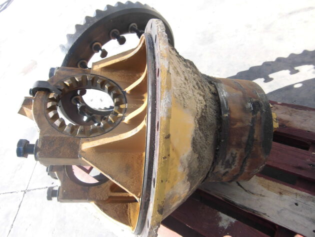 KOMATSU  WA600-1  426-23-10004 - DIFERENCIAL TRASERO SIN CAJA DE SATÉLITES - Imagen 2