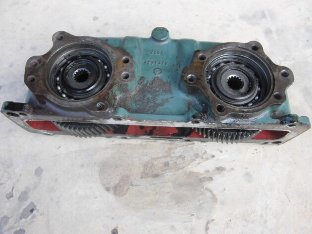 VOLVO  A35  11030631 - CAJA DE ARRASTRE DE BOMBAS - Imagen 4