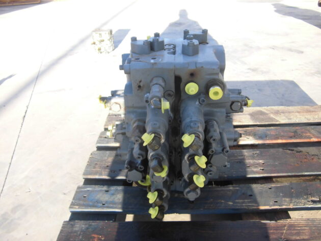 FIAT HITACHI  ZX225USR   - DISTRIBUIDOR PRINCIPAL