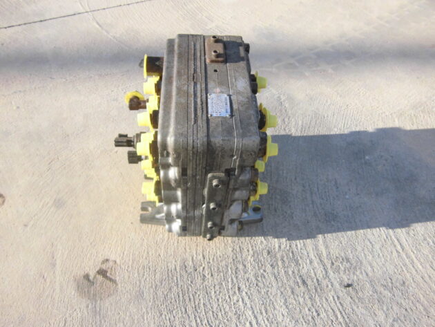 FIAT HITACHI  ZX225USR   - DISTRIBUIDOR DE PILOTAJE - Imagen 2