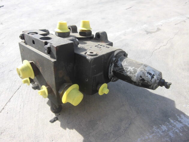 VOLVO  A35  11053869 - DISTRIBUIDOR DE DIRECCIÓN - Imagen 4