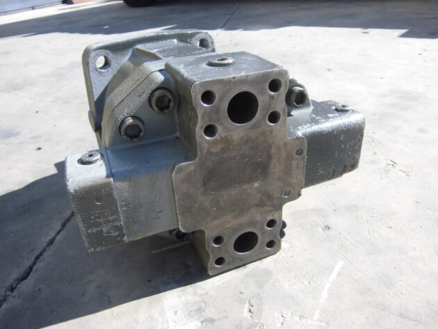 KOMATSU  PW170ES-6K  20G-60-K3172 - MOTOR DE TRANSLACIÓN TRASERO - Imagen 3