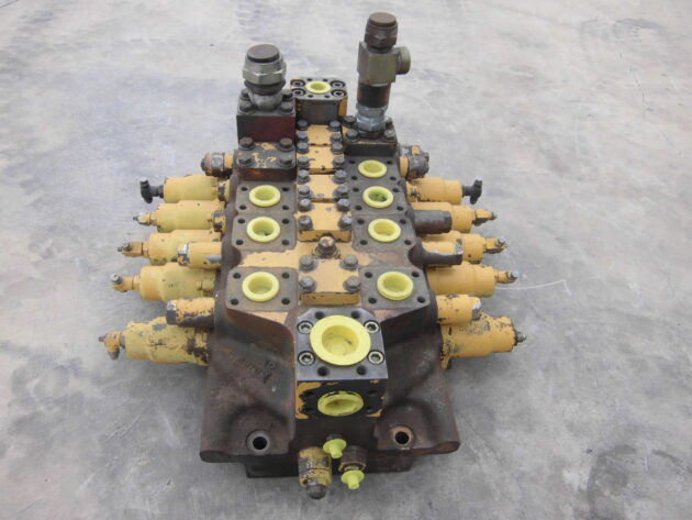 KOMATSU   PC11006  709-15-93401 - DISTRIBUIDOR PRINCIPAL DE 5 CARRETES - Imagen 5
