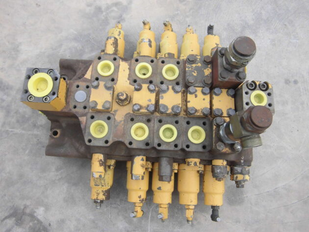 KOMATSU   PC11006  709-15-93401 - DISTRIBUIDOR PRINCIPAL DE 5 CARRETES