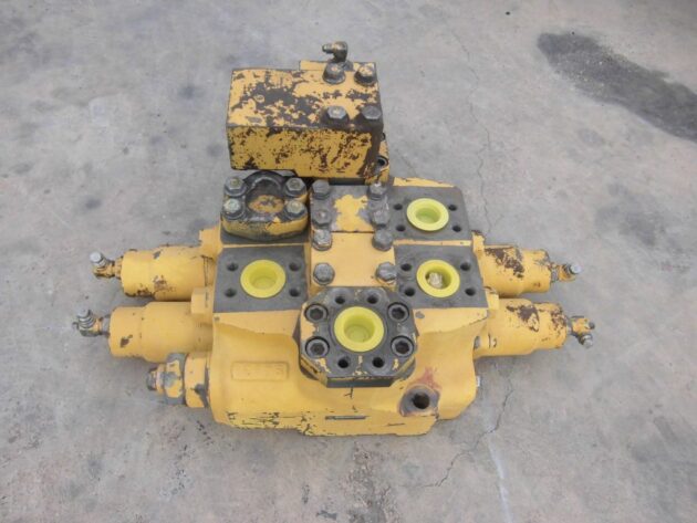 KOMATSU   WA4703H  709-12-13100 - Distribuidor de pala ( tapas rajadas ) - Imagen 4