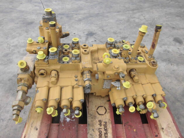 CATERPILLAR  325LN  6E-5639 - DISTRIBUIDOR PRINCIPAL DE 2 CUERPOS - Imagen 2