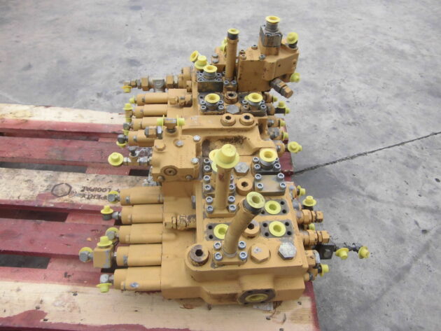 CATERPILLAR  325LN  6E-5639 - DISTRIBUIDOR PRINCIPAL DE 2 CUERPOS - Imagen 4