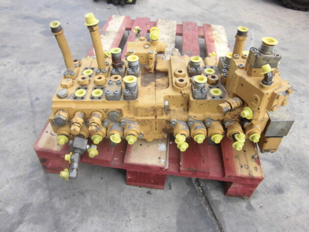 CATERPILLAR  325LN  6E-5639 - DISTRIBUIDOR PRINCIPAL DE 2 CUERPOS - Imagen 5