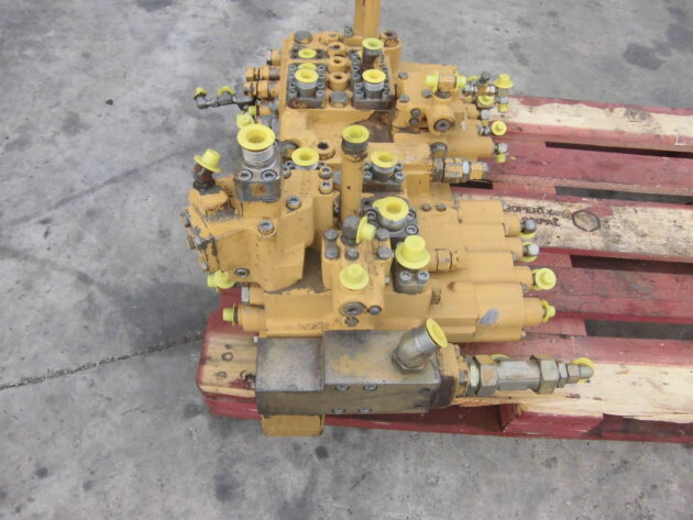 CATERPILLAR  325LN  6E-5639 - DISTRIBUIDOR PRINCIPAL DE 2 CUERPOS - Imagen 6