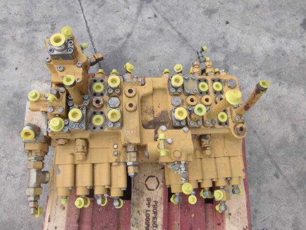 CATERPILLAR  325LN  6E-5639 - DISTRIBUIDOR PRINCIPAL DE 2 CUERPOS