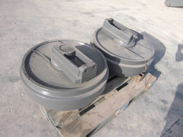 KOMATSU PC400LC-5 - 208-30-00200 - GUIDE WHEEL - Image 2