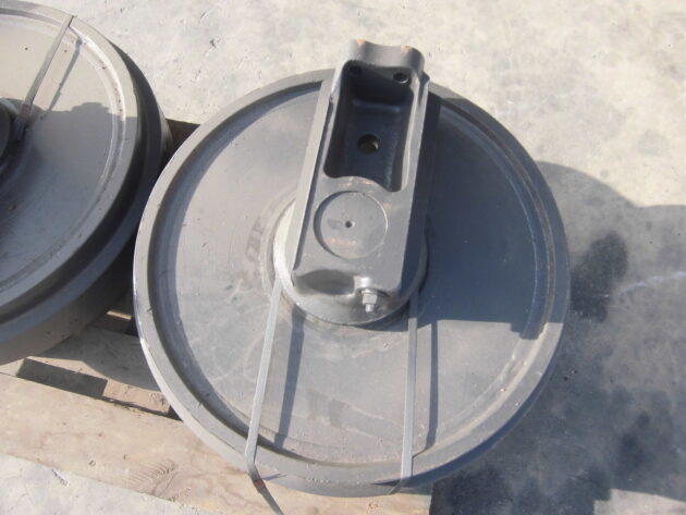 KOMATSU PC400LC-5 - 208-30-00200 - GUIDE WHEEL - Image 3