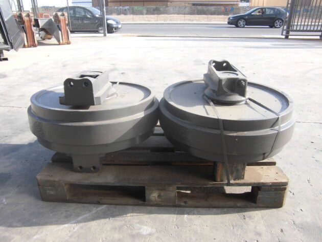 KOMATSU PC400LC-5 - 208-30-00200 - GUIDE WHEEL - Image 4
