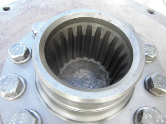KOMATSU  PC600-7  21M-38-11371 - PLATO DE ARRASTRE DE BOMBAS - Imagen 2