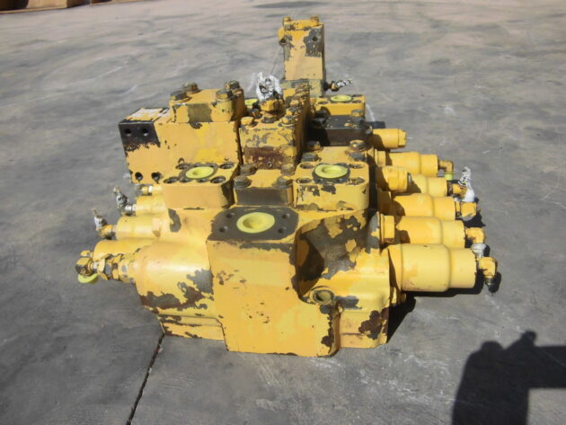 KOMATSU  PC750SE6K - 709-15-93300 - CONTROL VALVE - Image 2