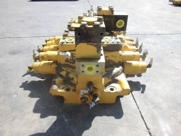 KOMATSU  PC750SE6K - 709-15-93300 - CONTROL VALVE - Image 3