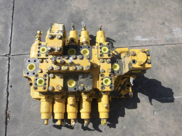 KOMATSU  PC750SE6K - 709-15-93300 - CONTROL VALVE - Image 5
