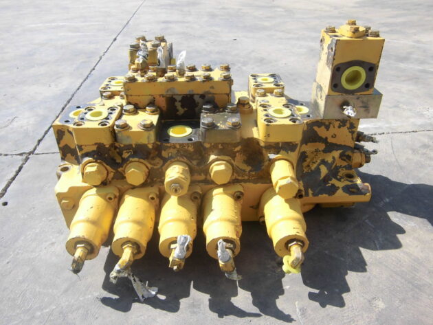 KOMATSU  PC750SE6K - 709-15-93300 - CONTROL VALVE