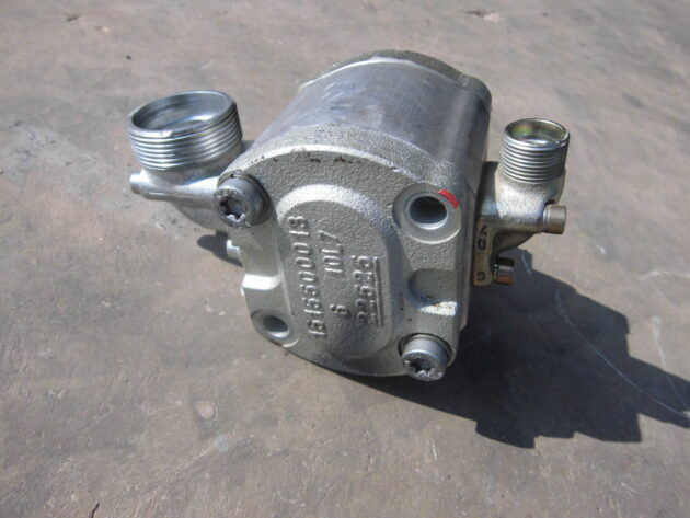 LIEBHERR  R954C LITRONIC  5609979 - BOMBA DE SERVICIOS - Imagen 4