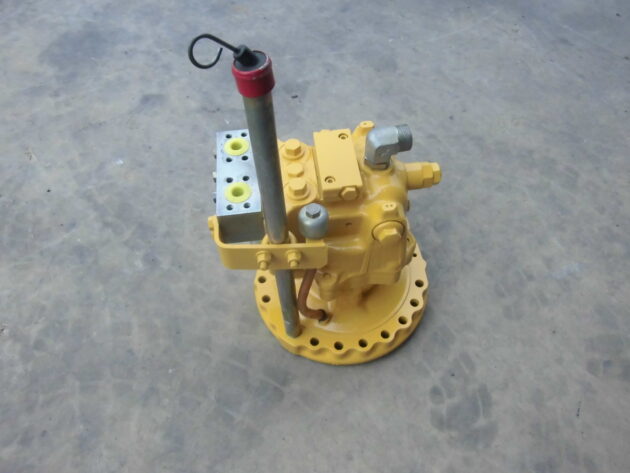 KOMATSU PC600-8 - 706-75-01460 - SWING MOTOR - Image 2