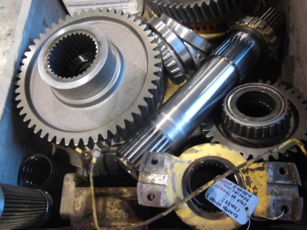 KOMATSU WA420-1 -  - GEAR DROP BOX - Image 2