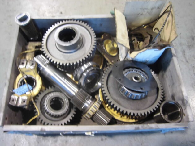 KOMATSU WA420-1 -  - GEAR DROP BOX