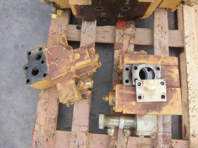 CATERPILLAR   365BLMEII  146-9286 - DISTRIBUIDOR IZQUIERDO - Imagen 6