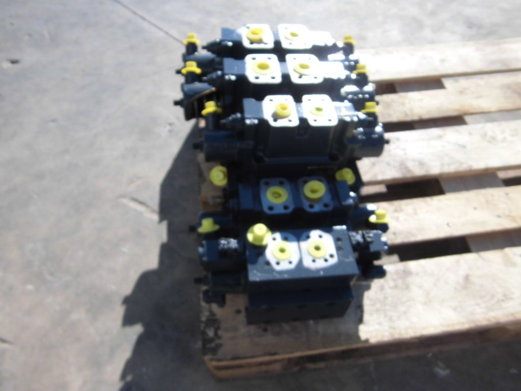 LIEBHERR A924 LITRONIC - 5009209 - MAIN CONTROL VALVE - Image 4