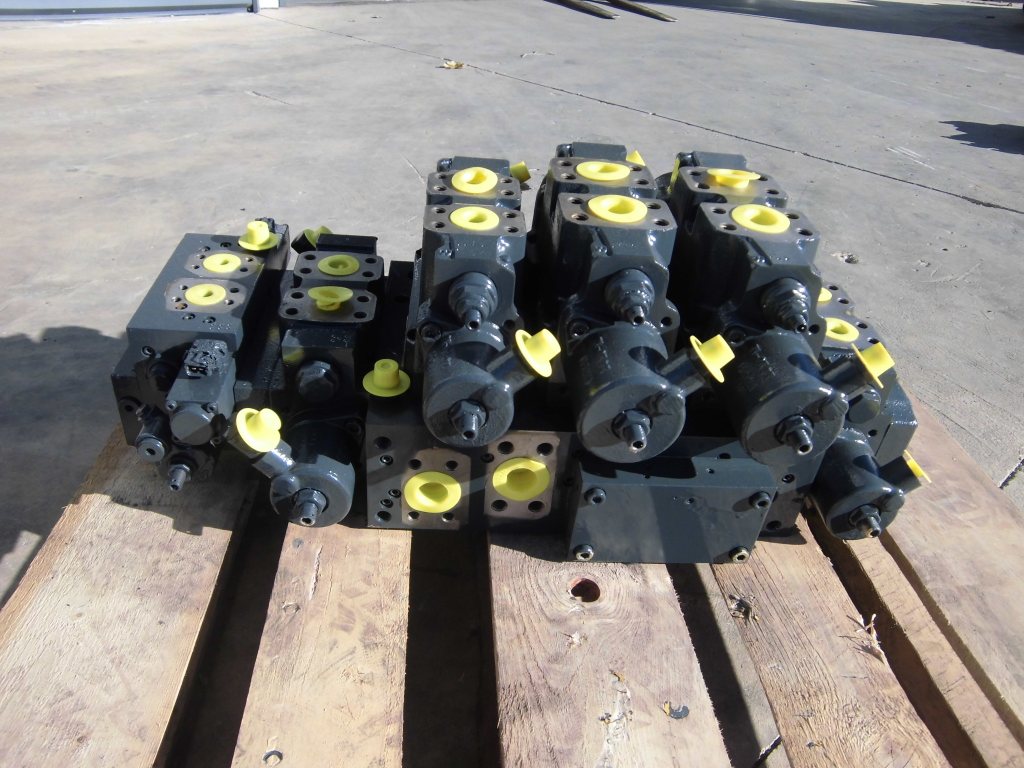 LIEBHERR A924 LITRONIC - 5009209 - MAIN CONTROL VALVE - Image 5
