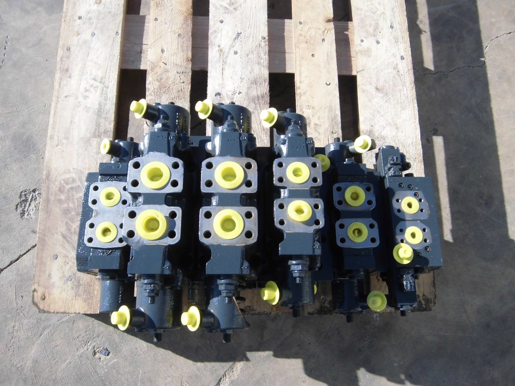 LIEBHERR A924 LITRONIC - 5009209 - MAIN CONTROL VALVE