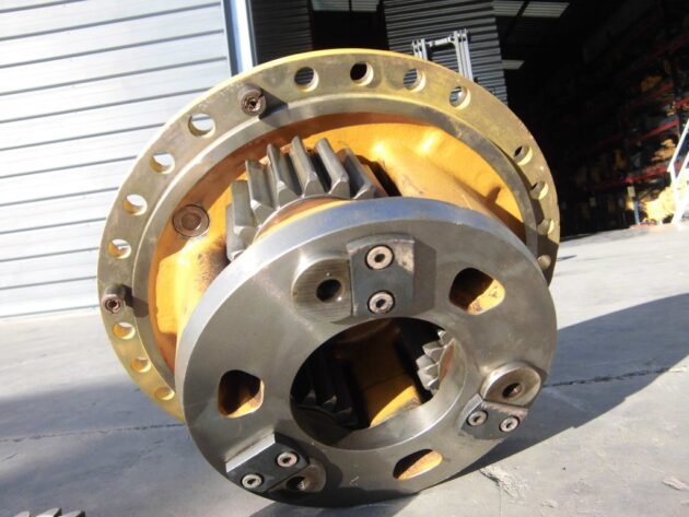 VOLVO   A35  11102678 - TAPA DE REDUCCIÓN DELANTERA - Imagen 4