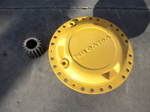 VOLVO   A35  11102678 - TAPA DE REDUCCIÓN DELANTERA
