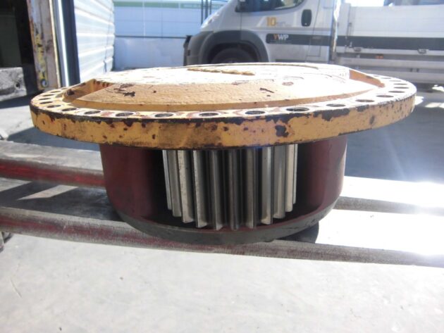 VOLVO  A40  11102679 - TAPA REDUCTORA DEL EJE INTERMEDIARIO - Imagen 2