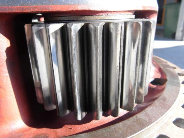 VOLVO  A40  11102679 - TAPA REDUCTORA DEL EJE INTERMEDIARIO - Imagen 5