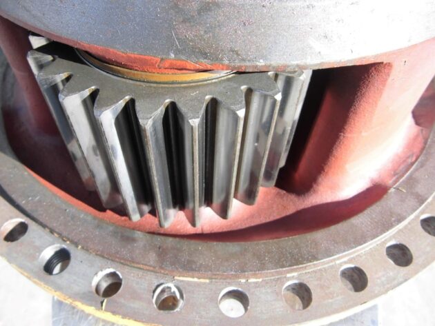 VOLVO  A40  11102679 - TAPA REDUCTORA DEL EJE INTERMEDIARIO - Imagen 6