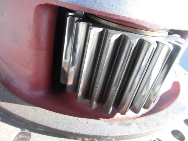 VOLVO  A40  11102679 - TAPA REDUCTORA DEL EJE INTERMEDIARIO - Imagen 7