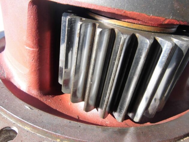 VOLVO  A40  11102679 - TAPA REDUCTORA DEL EJE INTERMEDIARIO - Imagen 9