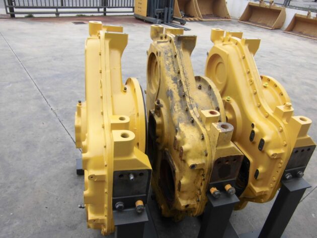 KOMATSU  PC750SE6K - 209-38-00030 - TRANSFER GEAR BOX - Image 3