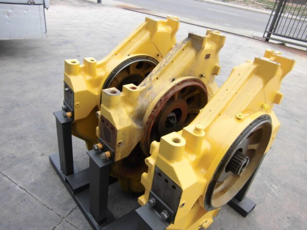 KOMATSU  PC750SE6K - 209-38-00030 - TRANSFER GEAR BOX - Image 4