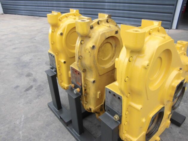 KOMATSU  PC750SE6K - 209-38-00030 - TRANSFER GEAR BOX - Image 9